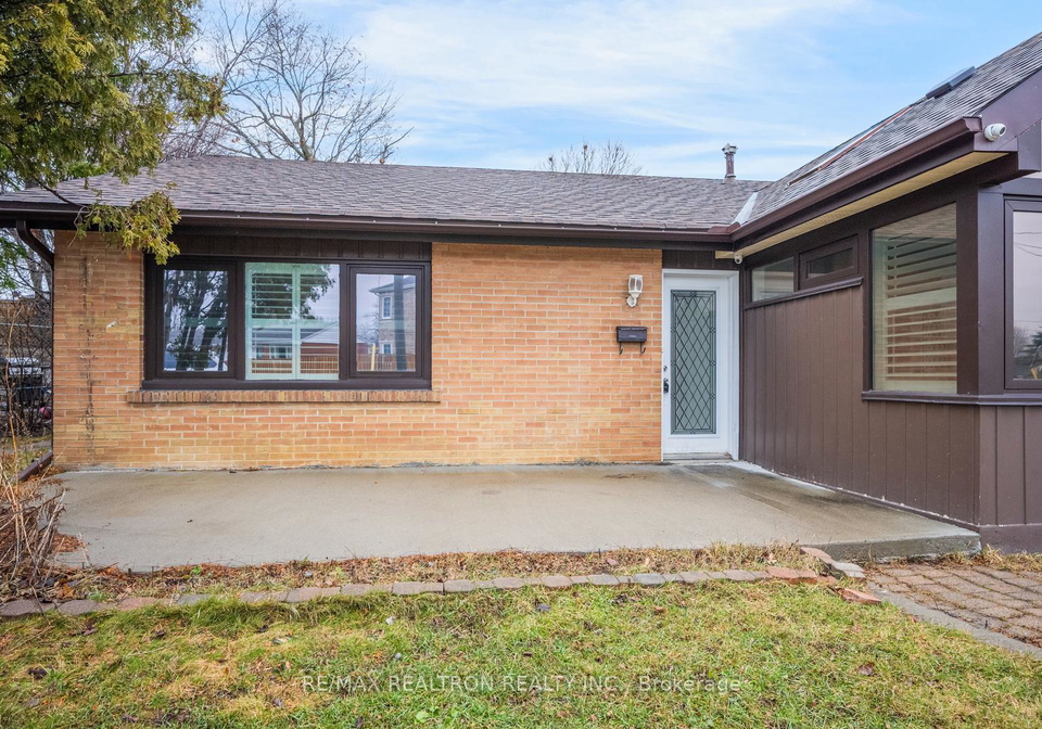 30-lawrence-crescent-brampton-ontario-w12918032