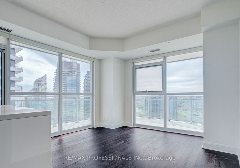 33-shore-breeze-drive-etobicoke-ontario-w12918058