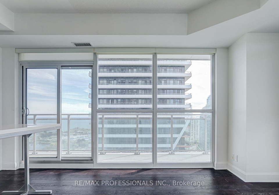33-shore-breeze-drive-etobicoke-ontario-w12918058