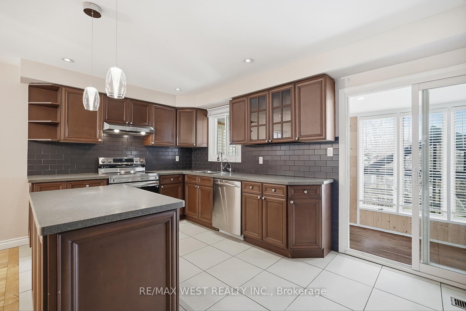 6-marshall-boulevard-toronto-ontario-w12918466