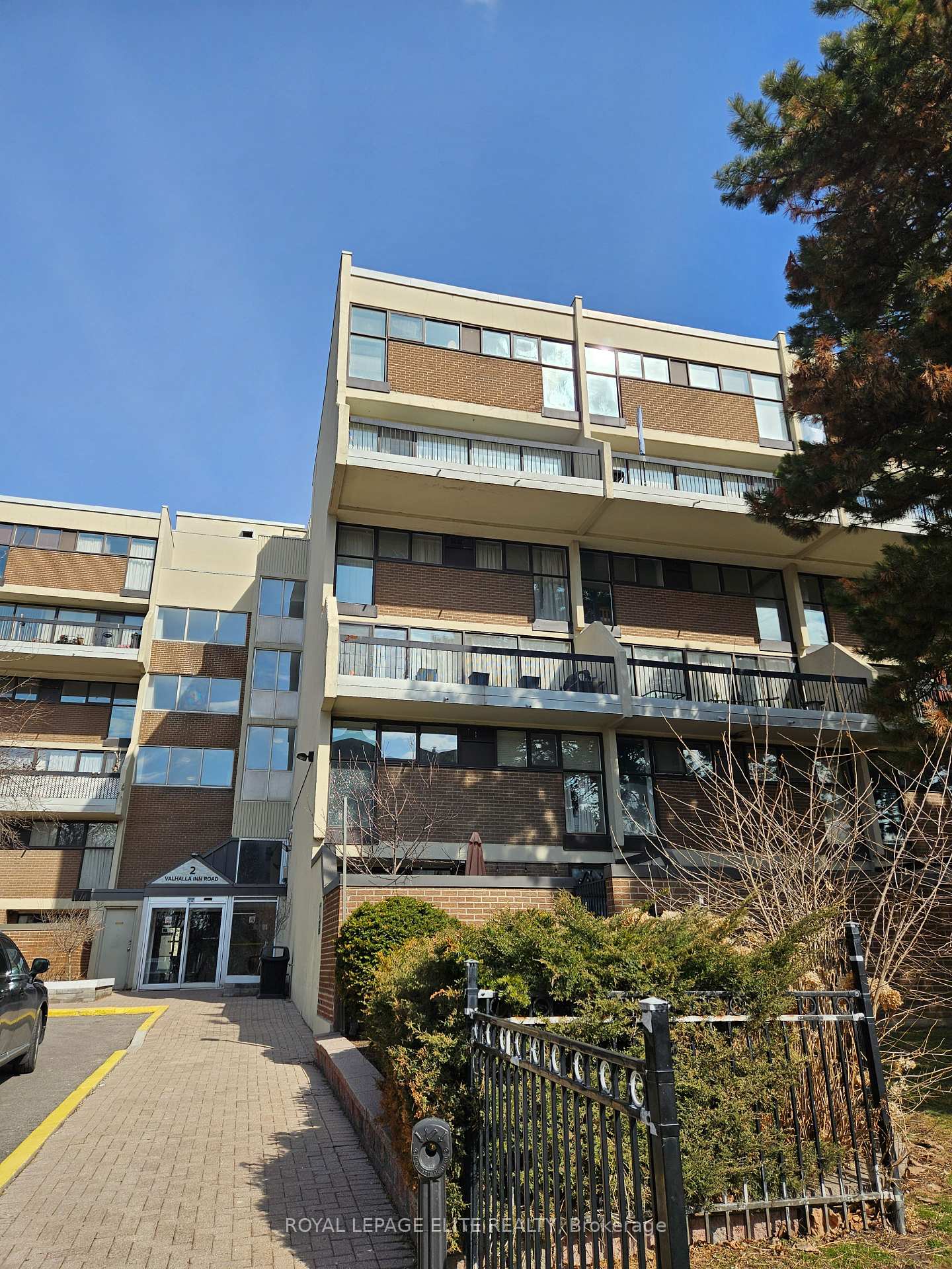 2-valhalla-inn-road-s-etobicoke-ontario-w12920378