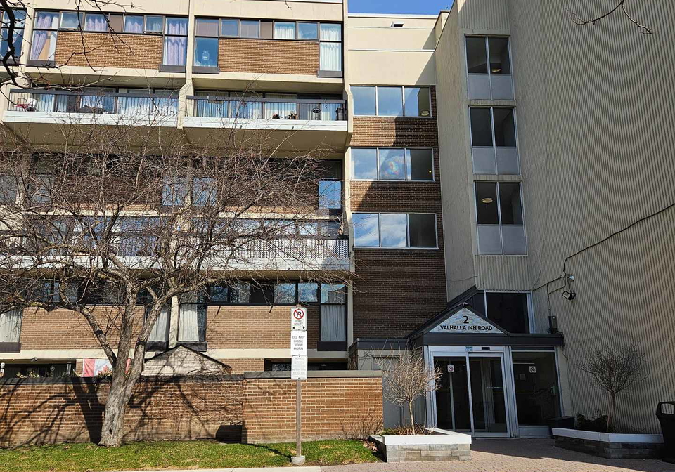 2-valhalla-inn-road-s-etobicoke-ontario-w12920378