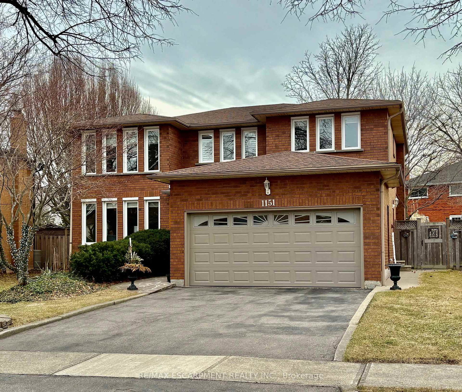 1151-manor-road-oakville-ontario-w12923378