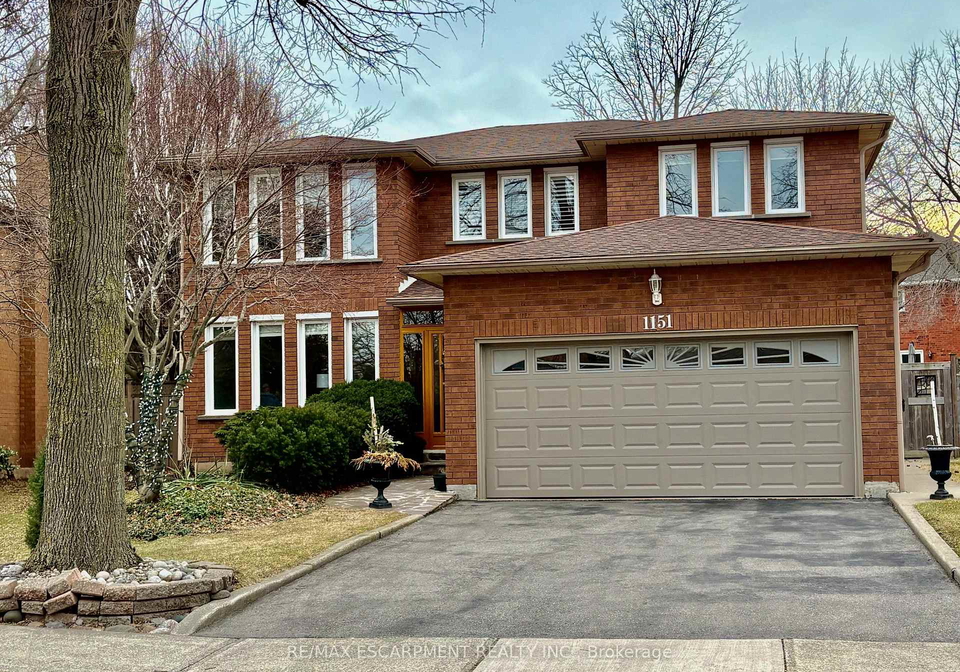 1151-manor-road-oakville-ontario-w12923378