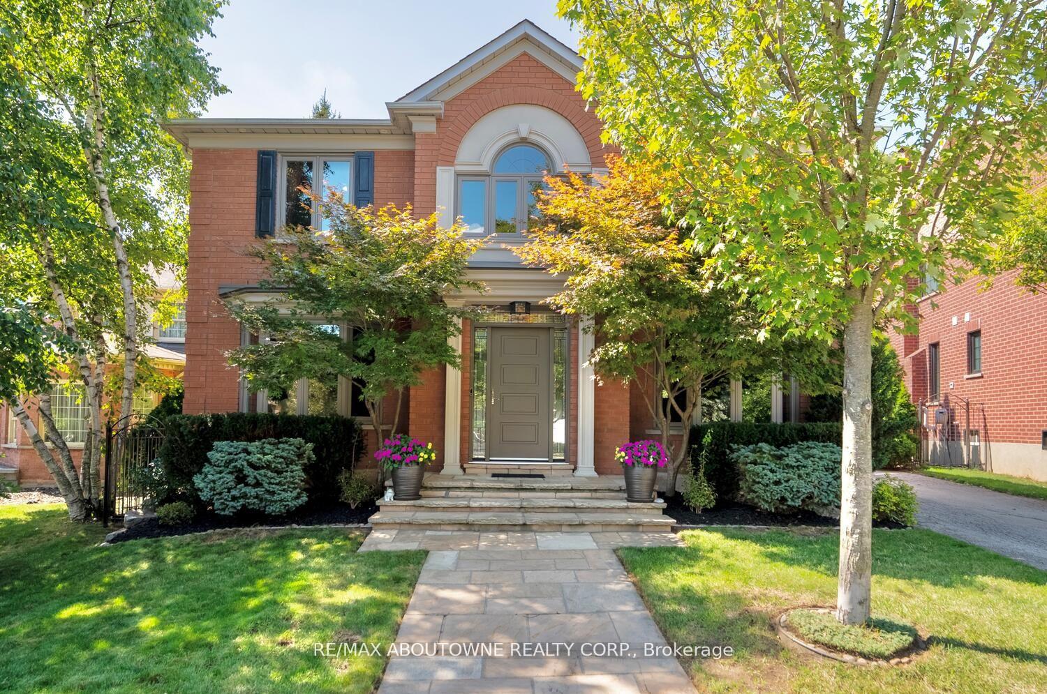 11-morrison-creek-crescent-oakville-ontario-w12923648