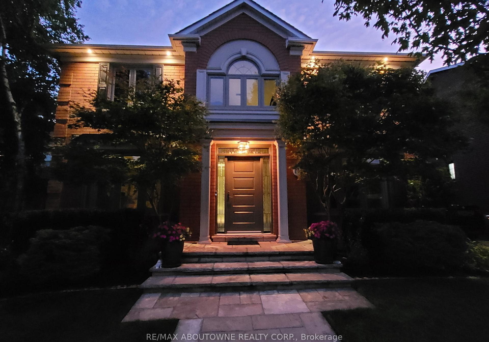 11-morrison-creek-crescent-oakville-ontario-w12923648