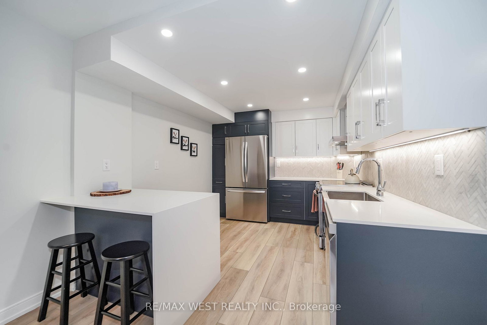 300-mill-road-etobicoke-ontario-w12924252
