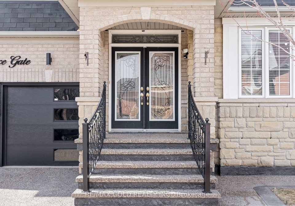 14-crevice-gate-brampton-ontario-w12925112