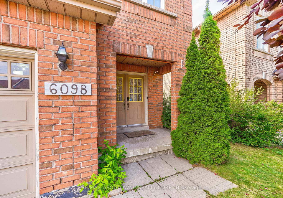 6098-rowers-crescent-mississauga-ontario-w12927078