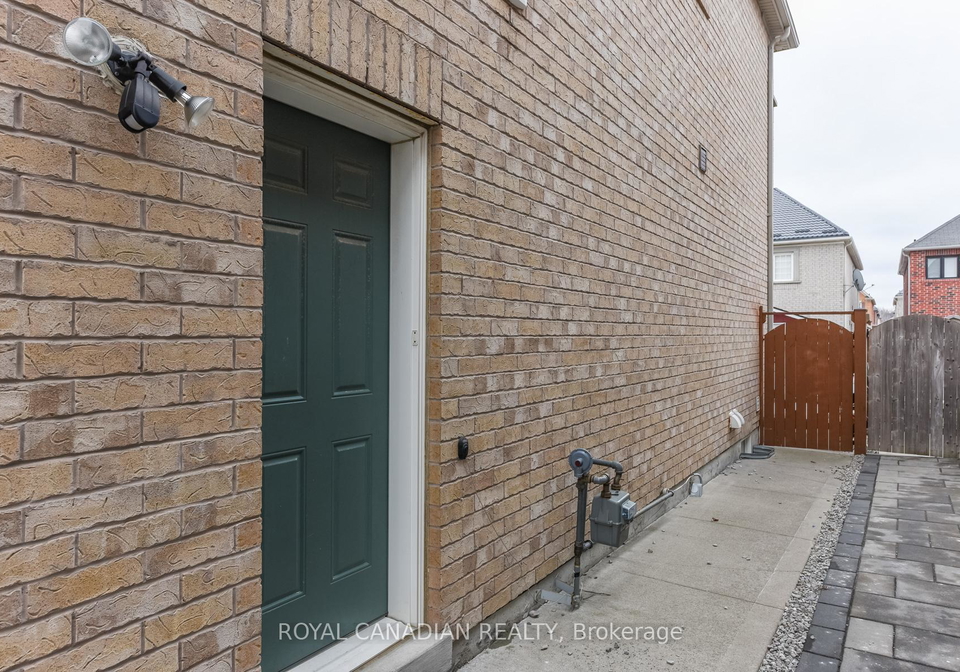 84-lightcatcher-circle-brampton-ontario-w12928624