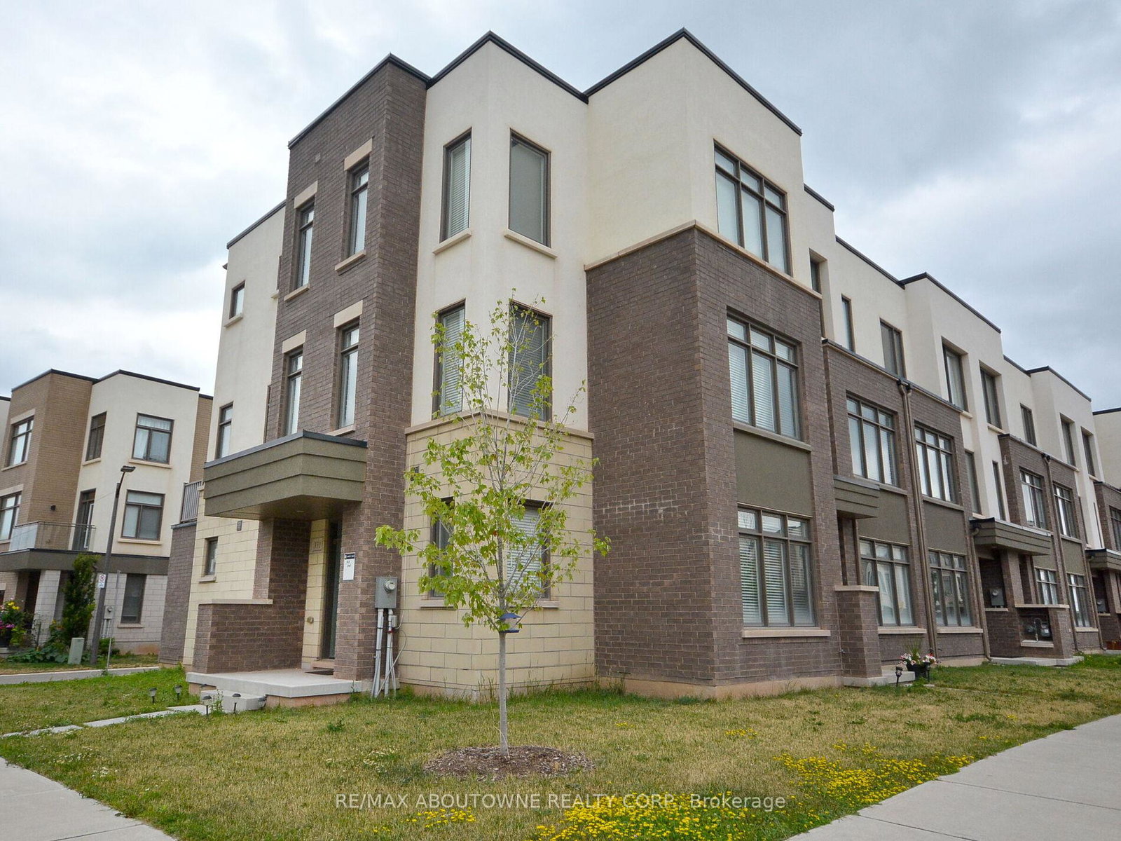 331-squire-crescent-oakville-ontario-w12928970