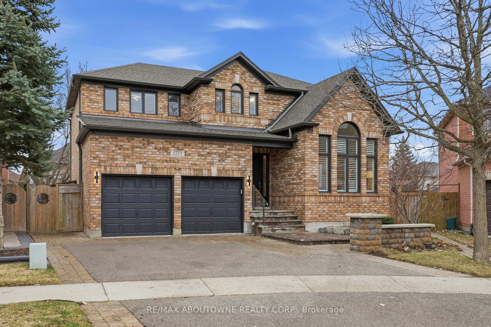 2225-glazebrook-circle-oakville-ontario-w12929118