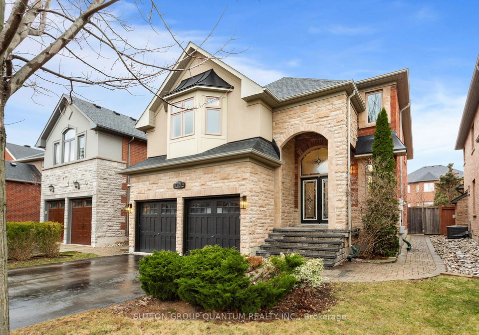 2351-gladacres-lane-oakville-ontario-w12929330