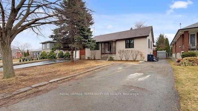 19-hawthorne-road-etobicoke-ontario-w12933354