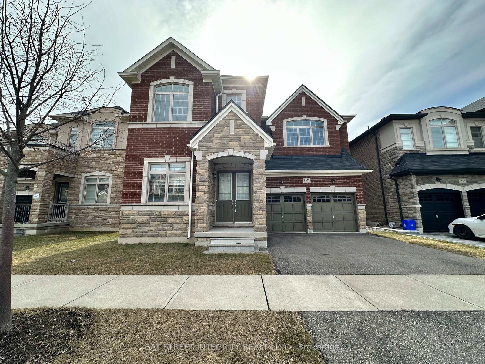 1529-day-terrace-milton-ontario-w12933648