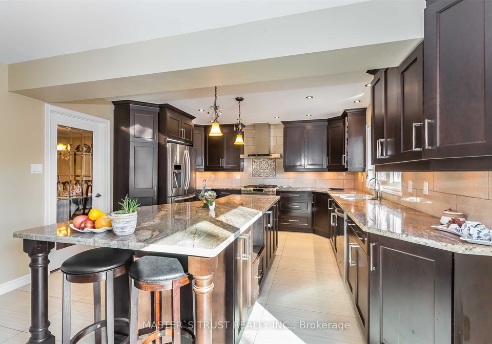 1715-pilgrims-way-oakville-ontario-w12933656