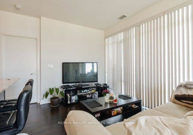 360-square-one-drive-mississauga-ontario-w12933846