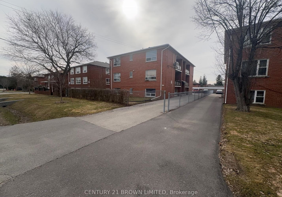 19-dover-drive-n-etobicoke-ontario-w12935866