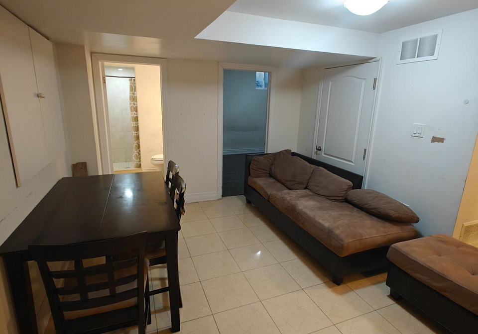 828-bethany-crescent-mississauga-ontario-w12936210