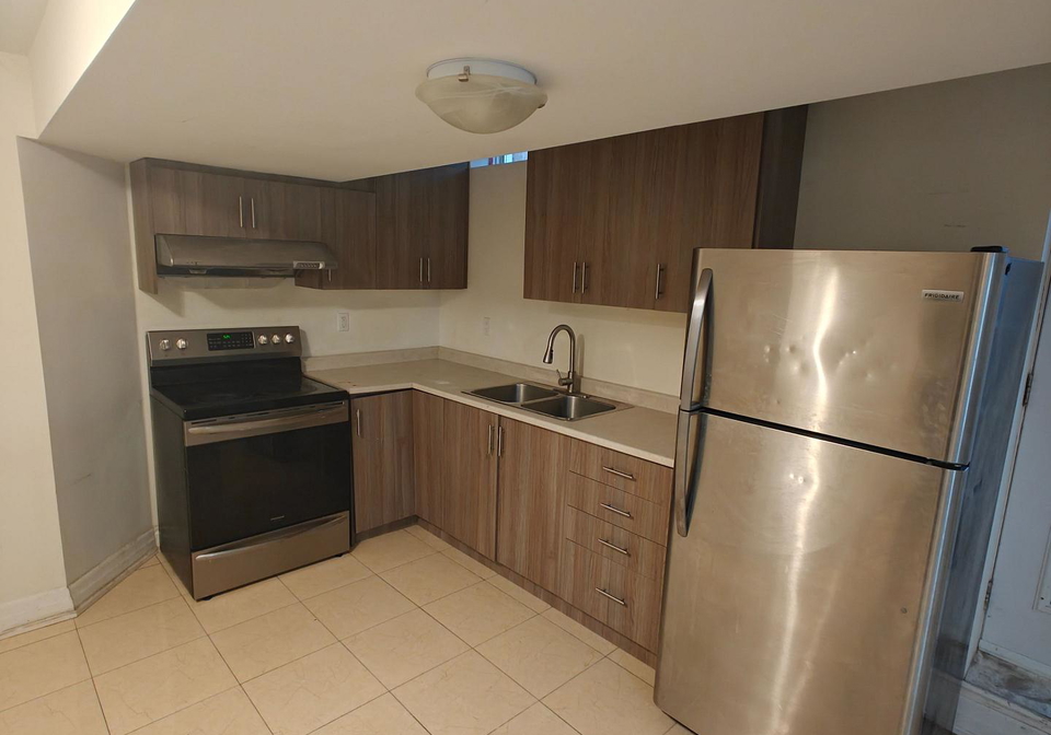 828-bethany-crescent-mississauga-ontario-w12936210