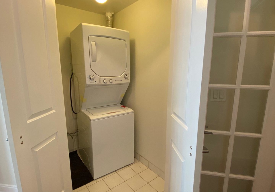 70-absolute-avenue-mississauga-ontario-w12936876