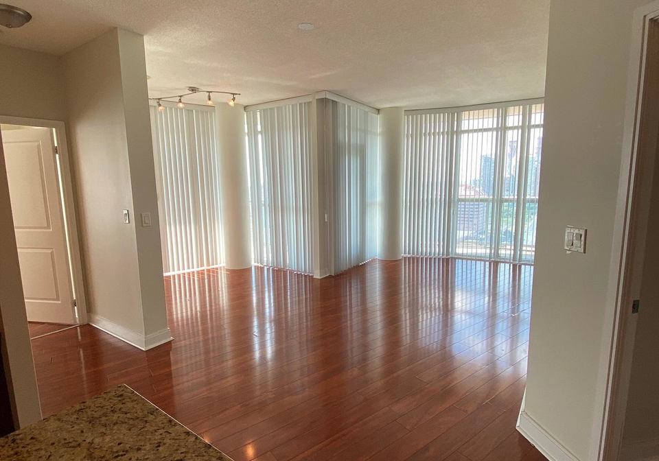 70-absolute-avenue-mississauga-ontario-w12936876