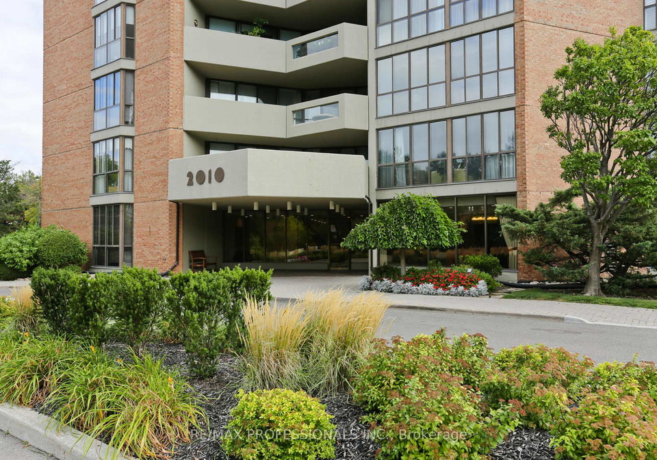 2010-islington-avenue-etobicoke-ontario-w12937434