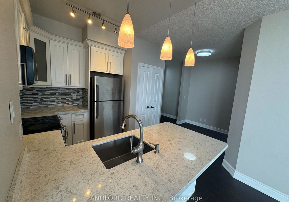 220-burhamthorpe-road-w-mississauga-ontario-w12939018