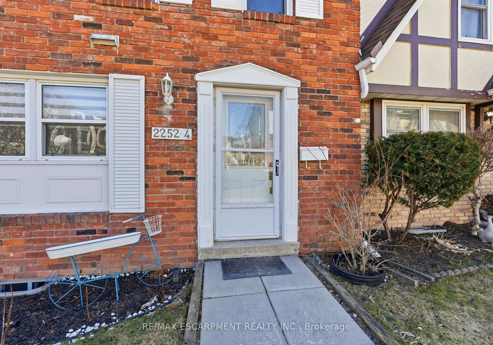 2252-upper-middle-road-burlington-ontario-w12939408