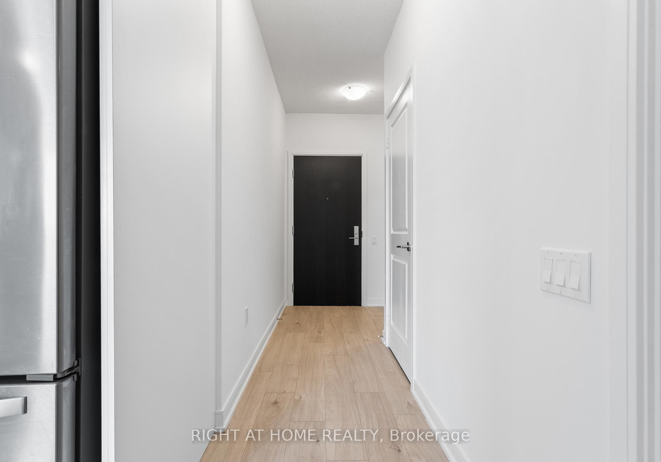 8-nahani-way-mississauga-ontario-w12941204
