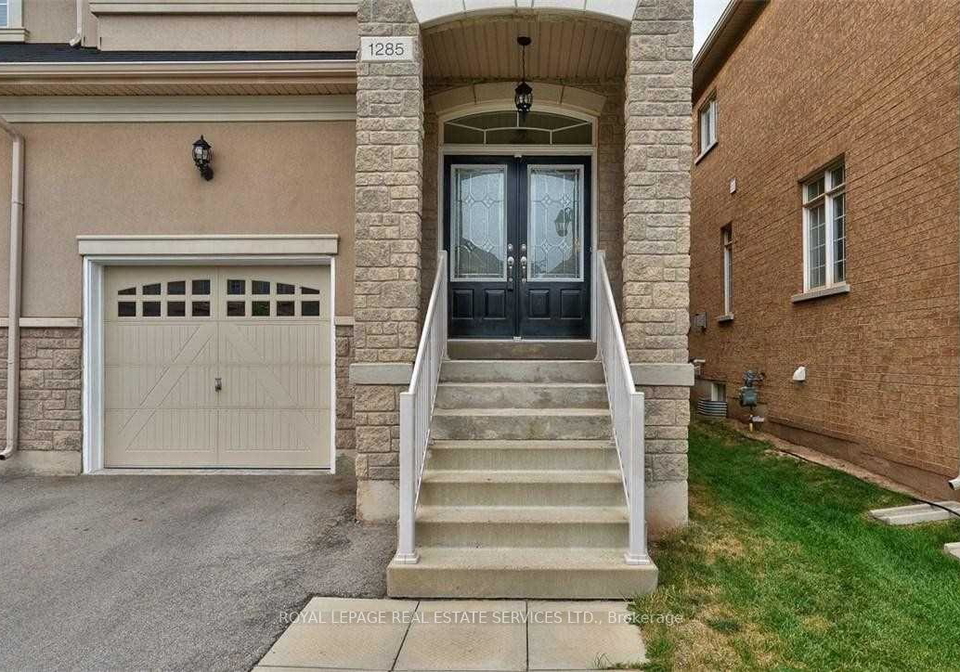 1285-jezero-crescent-oakville-ontario-w12943126