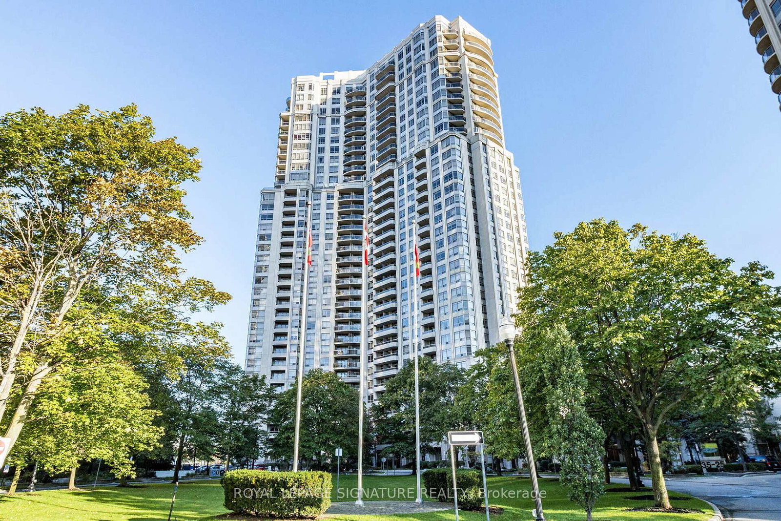 35-kingsbridge-garden-circle-mississauga-ontario-w12943924