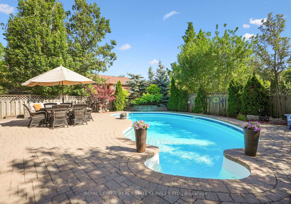 1360-deerwood-trail-oakville-ontario-w12944390