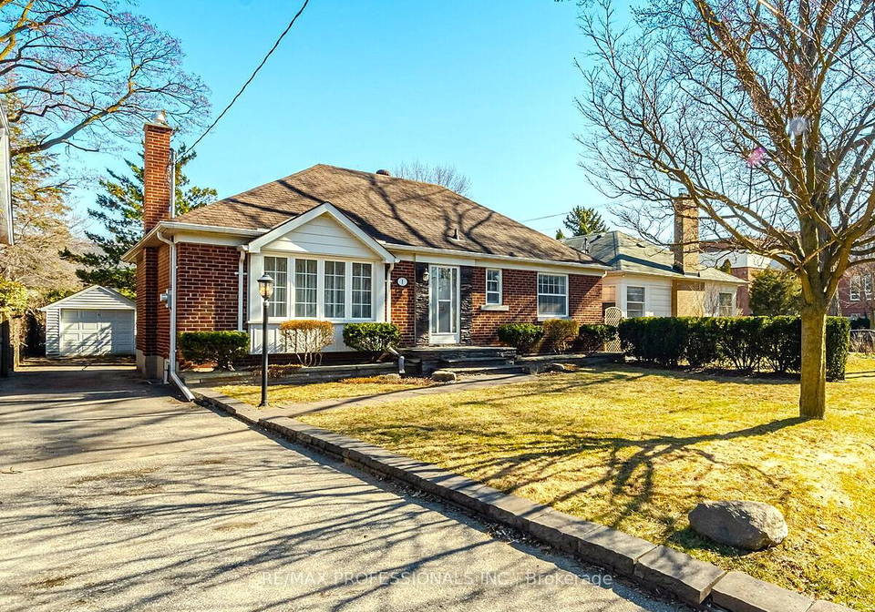 1-loyalist-road-etobicoke-ontario-w12944794