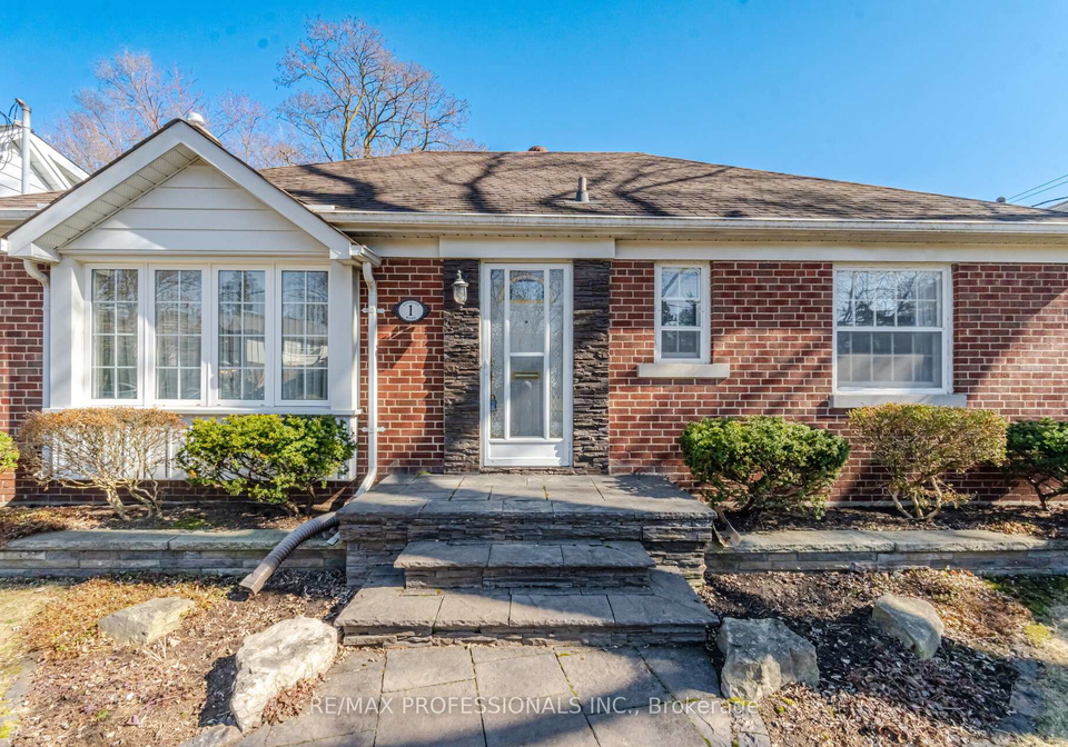 1-loyalist-road-etobicoke-ontario-w12944794
