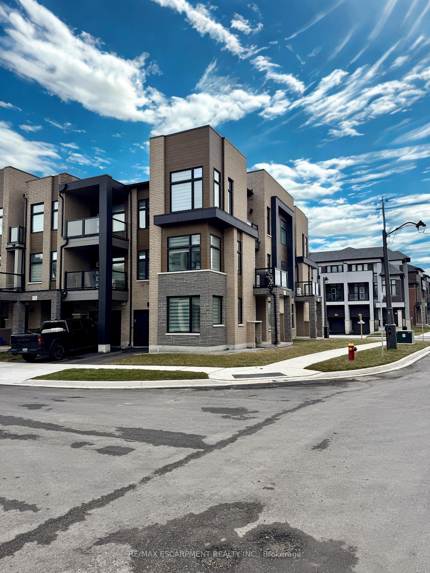 1404-courtleigh-trail-oakville-ontario-w12945148