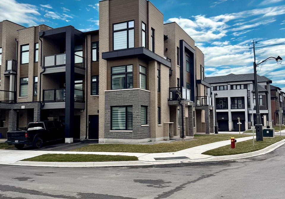 1404-courtleigh-trail-oakville-ontario-w12945148