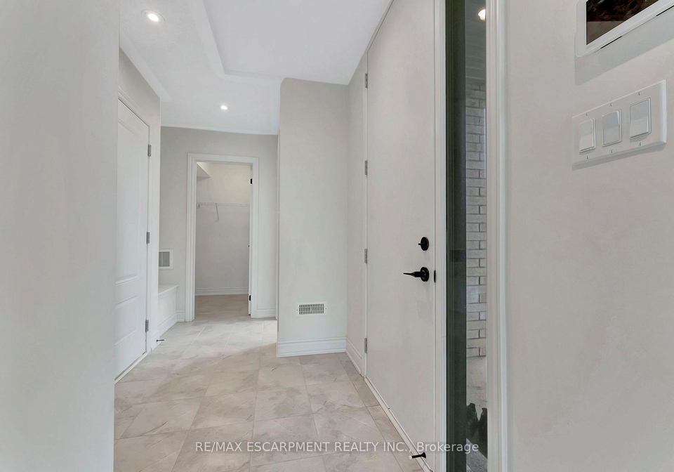 1404-courtleigh-trail-oakville-ontario-w12945148