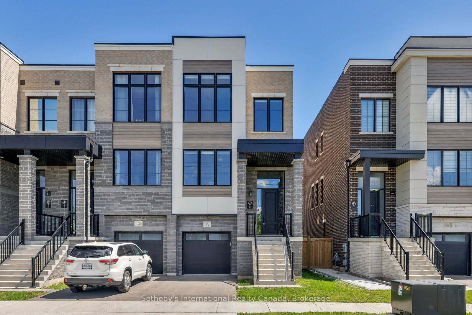 1492-yellow-rose-circle-oakville-ontario-w12946828