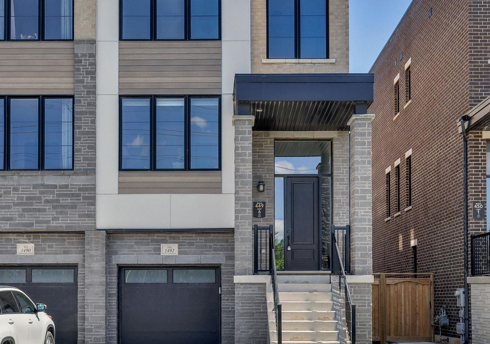 1492-yellow-rose-circle-oakville-ontario-w12946828