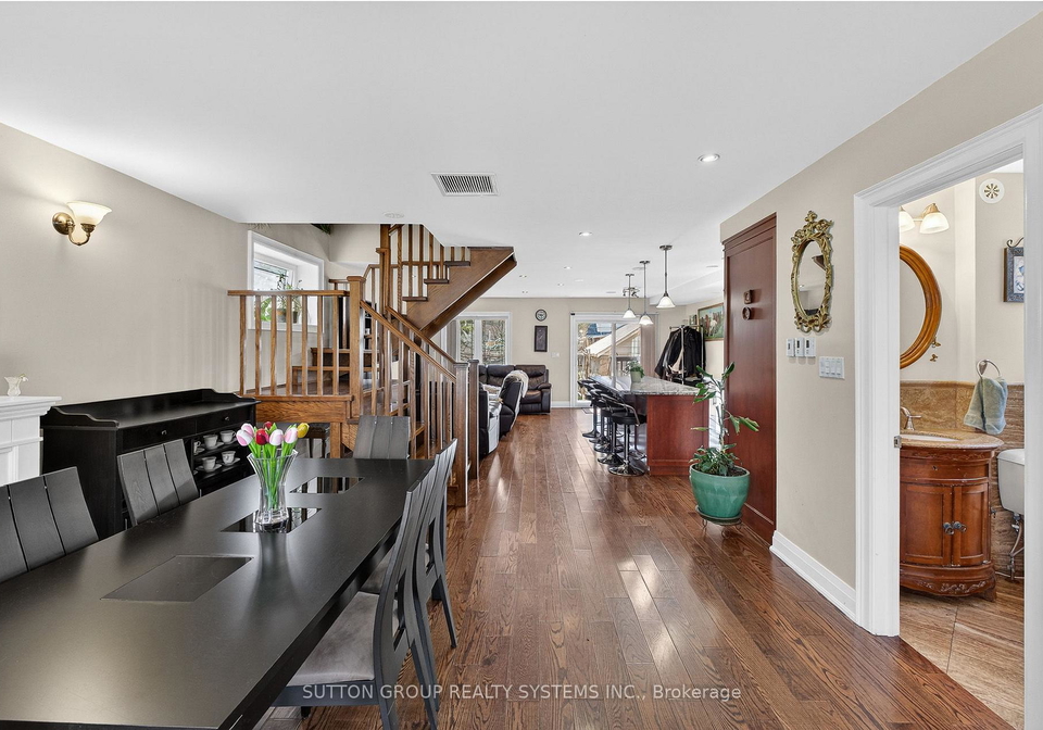 32-green-lanes-etobicoke-ontario-w12947436
