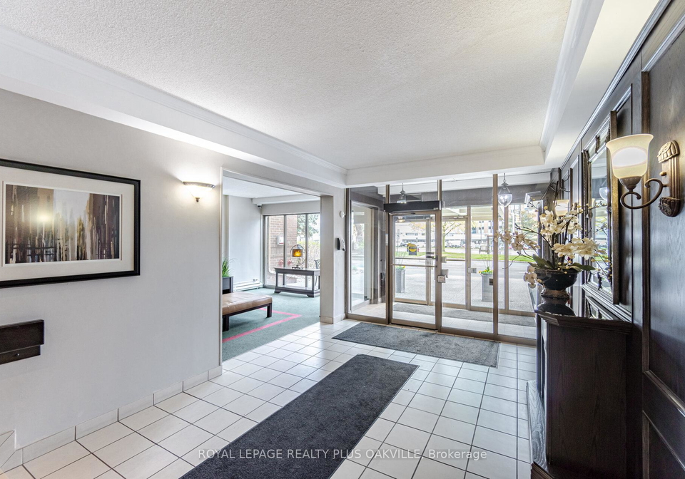1225-north-shore-boulevard-e-burlington-ontario-w12947472
