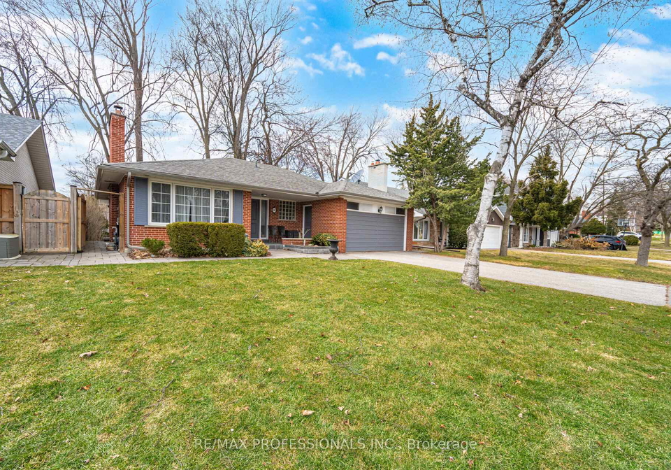 10-boxwood-road-etobicoke-ontario-w12947560