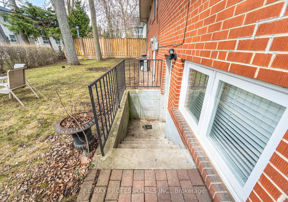 10-boxwood-road-etobicoke-ontario-w12947560