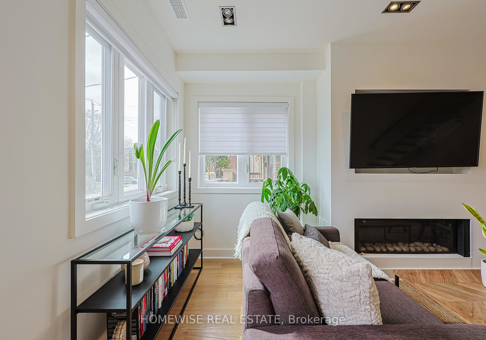 12-leeds-street-toronto-ontario-w12948118
