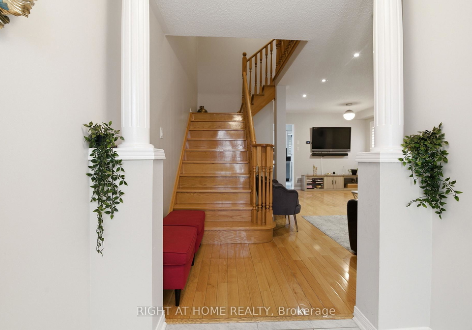 2346-newcastle-crescent-oakville-ontario-w12948234