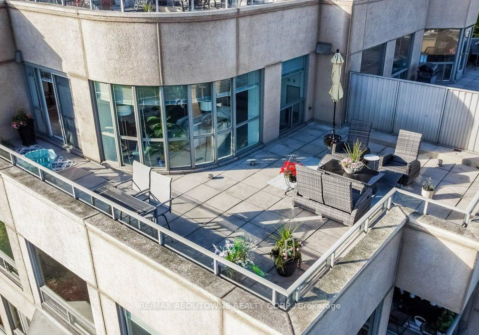 2511-lakeshore-road-w-oakville-ontario-w12948804