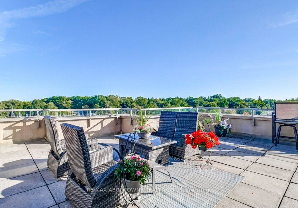 2511-lakeshore-road-w-oakville-ontario-w12948804