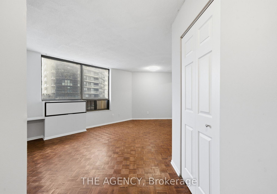 2350-dundas-street-w-toronto-ontario-w12950124