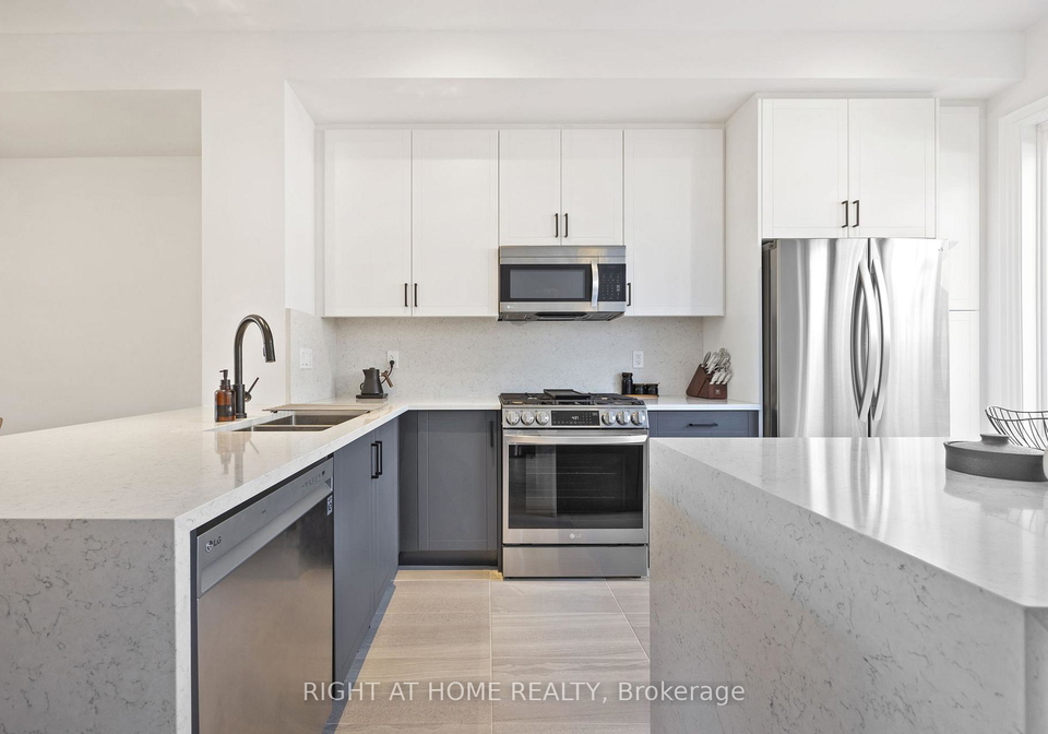 10-lunar-crescent-mississauga-ontario-w12950528